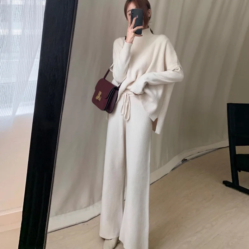 Женский трикотажный комплект из трех предметов свитер + жилет брюки офисный