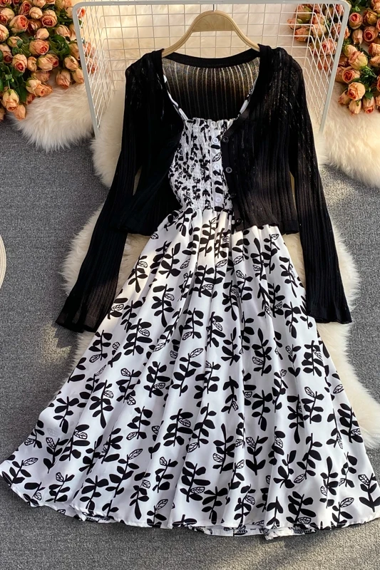 

2021 New Summer Vintage V-Neck long sleeve single breasted Shirt Top + high waist pleated print strap Dress 2-piece set