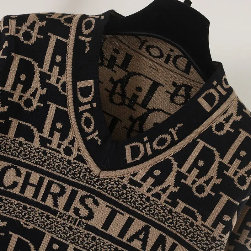 

2021 Fall/Winter New Knitted Short Jacket Women's Contrast Jacquard l Letter V Neck Long Sleeve Sweater Tide