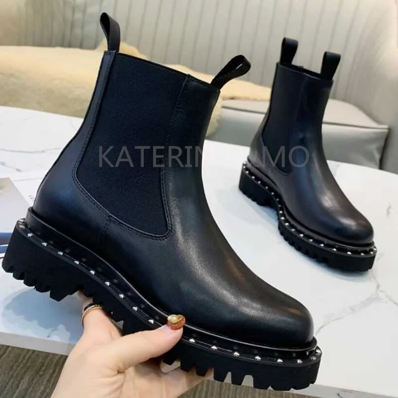 

Black Thick Sole Chelsea Boots Woman Round Toe Ankle Boots For Women Real Leather Motorcycle Boots winter platform Shoes Woman