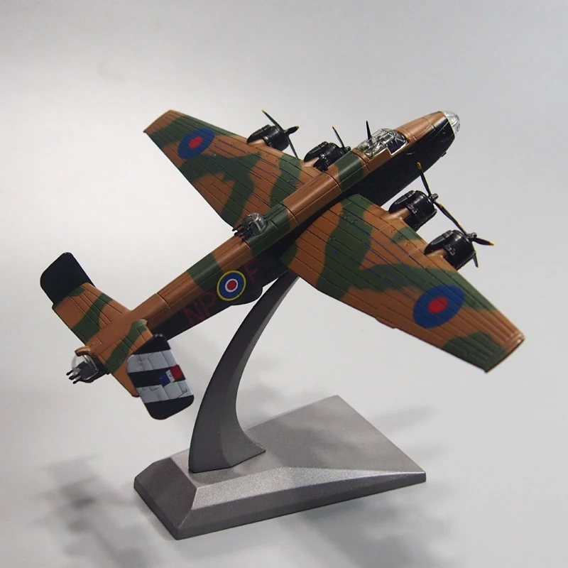 Модель литая самолета 1/44 Halifax модель британского военного времен Второй мировой