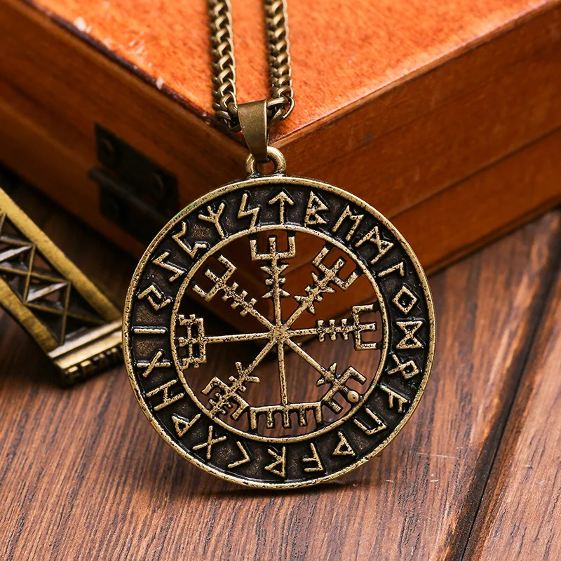 

Vintage Viking Icelandic Vegvisir Helmet Horror In Runic Circle Pendant Magical Staves Compass Rune Amulet Collier Necklace