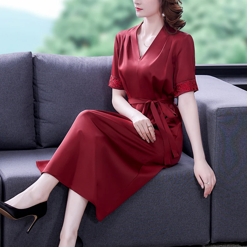 Женское винтажное атласное платье средней длины красное элегантное однотонное