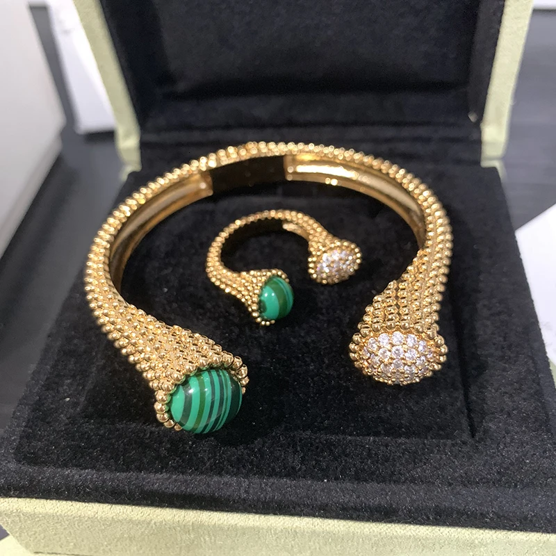 Женский ювелирный комплект из колье и браслета серебра 925 пробы с