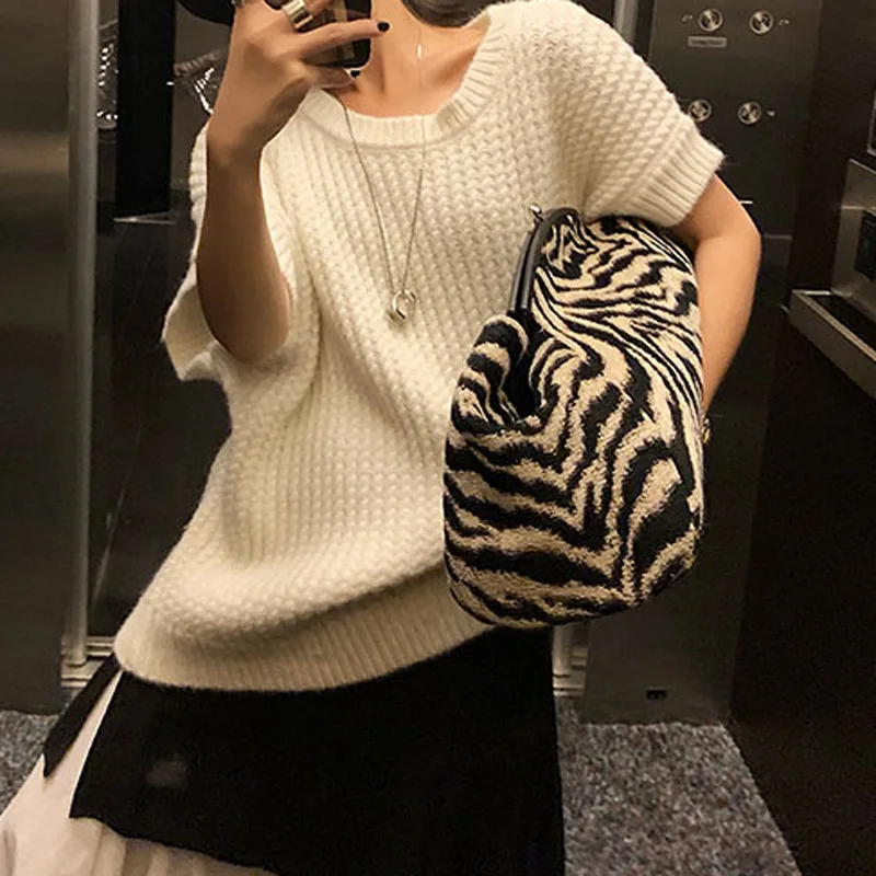 Женская кожаная сумка через плечо в полоску зебры большая вместительность