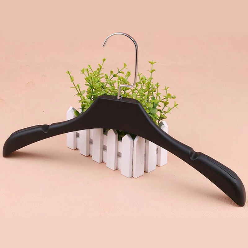 Качественная пластиковая бесшовная широкая вешалка для пальто магазина одежды