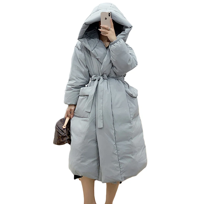 Пуховик женский зимний длинный парка выше колена пушистая Модная на белом утином