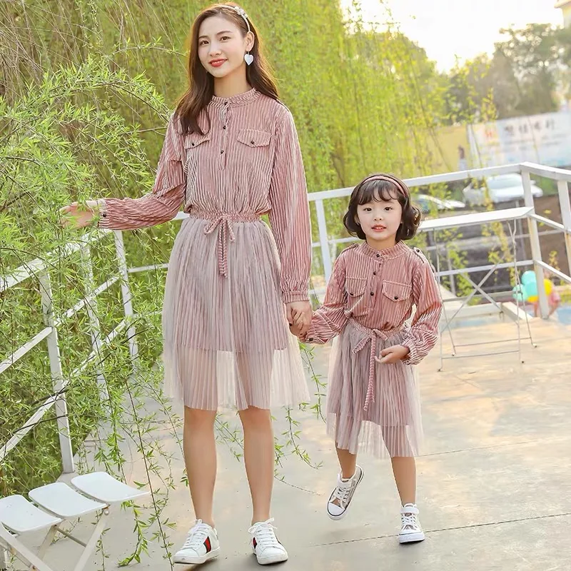 2019 Милая одежда для мамы и дочки Одинаковая всей семьи футболка платье Детские