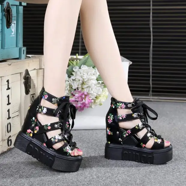 Женские босоножки на танкетке повседневные сандалии платформе со шнуровкой и