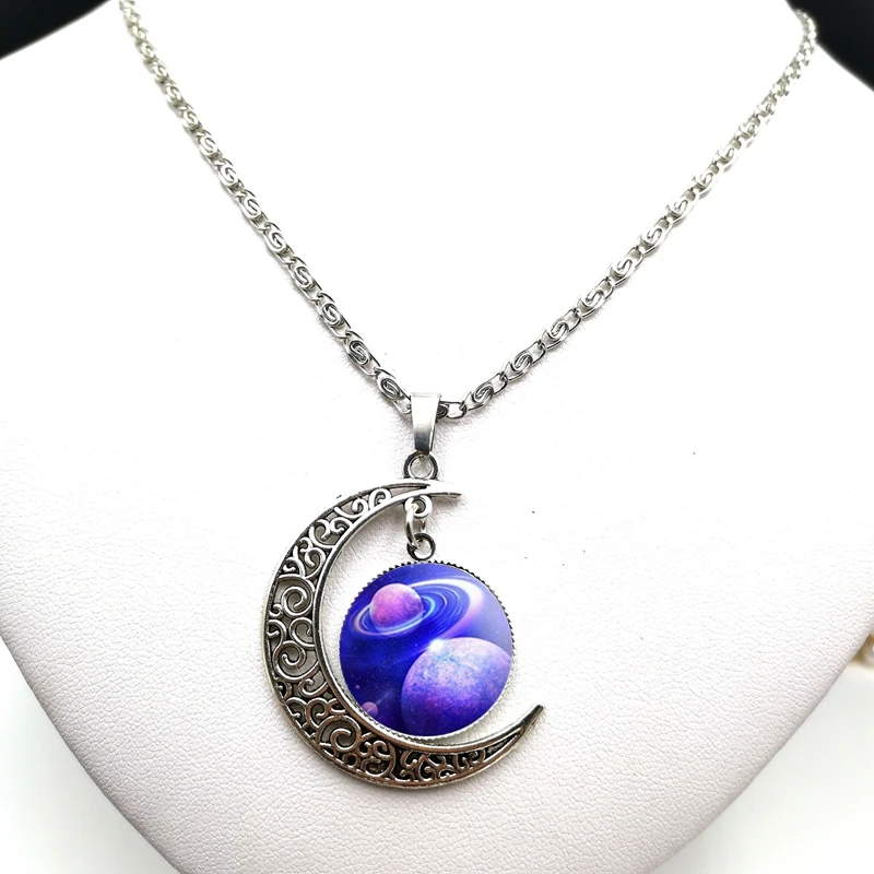 

2020 New Personality Fashion Moon Necklace Earth Planet Pattern Jewelry Galaxy Astronomy Pendant Necklace