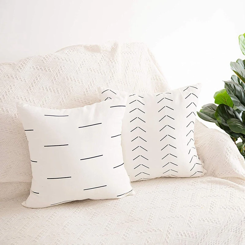 Декоративные наволочки подходят только для диванов или постельных комплектов из