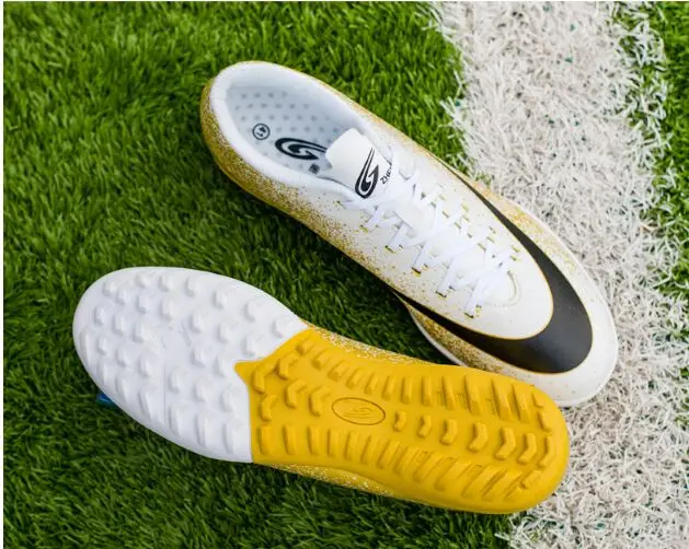 

ZHENZU New Men Boys Kids Turf Indoor Soccer Shoes Training Football Boots Soccer Cleats Sports Sneakers Eur Size 32-45