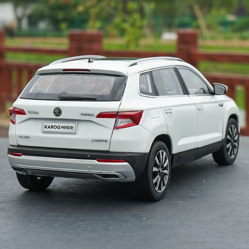 Оригинальная фабричная Подлинная модель автомобиля в масштабе 1:18 skoda KAROQ
