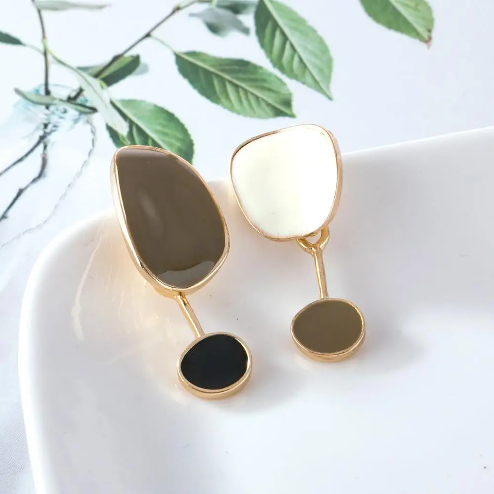 Женские асимметричные серьги капельки характерные геометрические с цветным