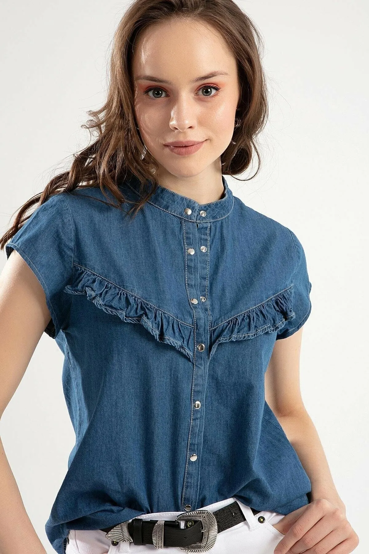 

Женская джинсовая рубашка с коротким рукавом и воланом, 2014