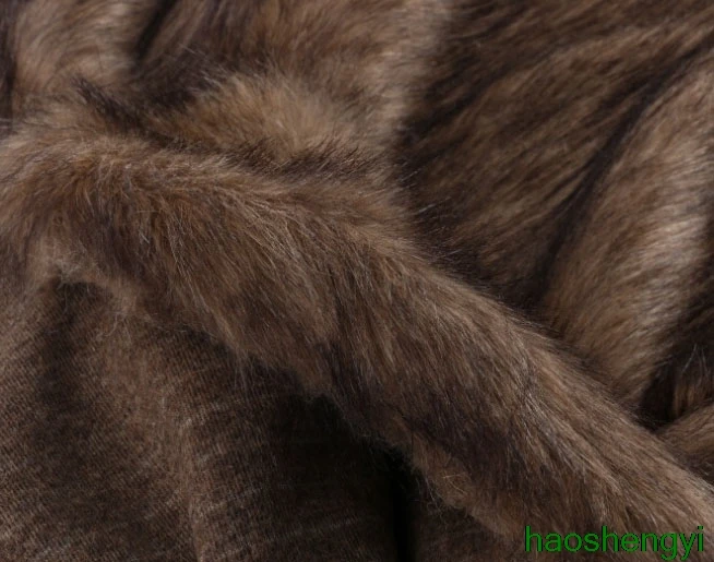 Коричневая плюшевая окрашенная шерстяная одежда с острым носком