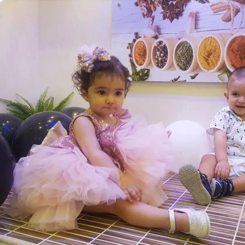 Детское блестящее розовое платье с блестками короткие платья цветами для