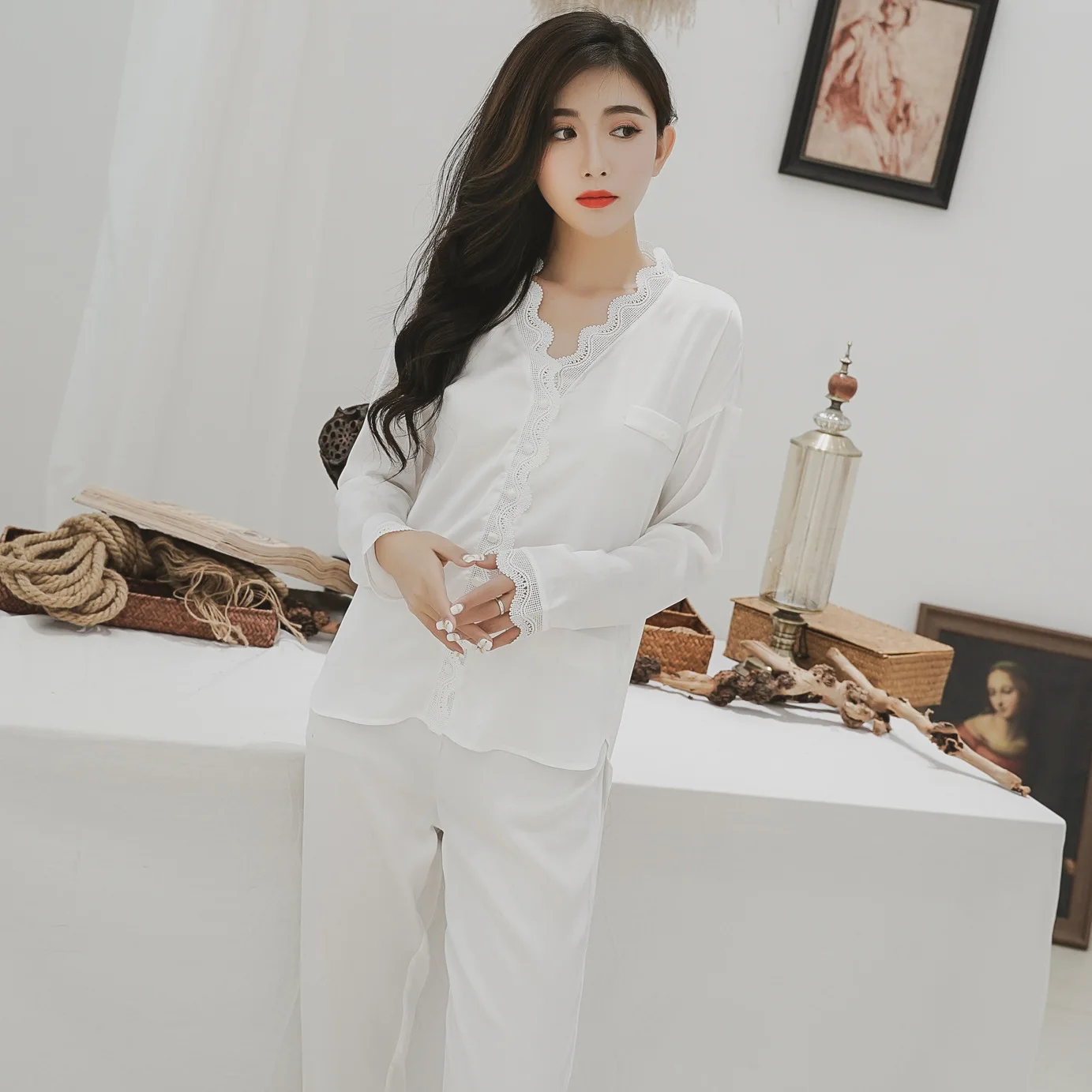 

Корея Элегантность принцесса лед шелк пижамы женские пижамы наборы Осень простой белый натуральный длинный рукав пижамы женские пижамы на...