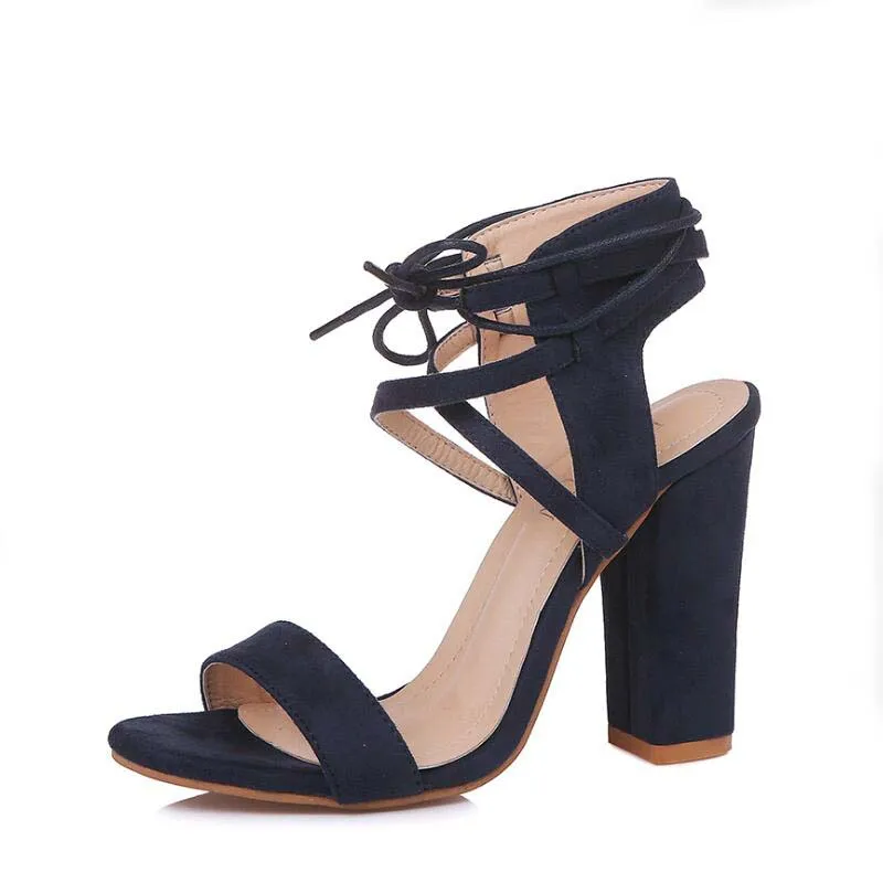 Женские туфли на высоком каблуке с круглым вырезом и ремешком щиколотке большие