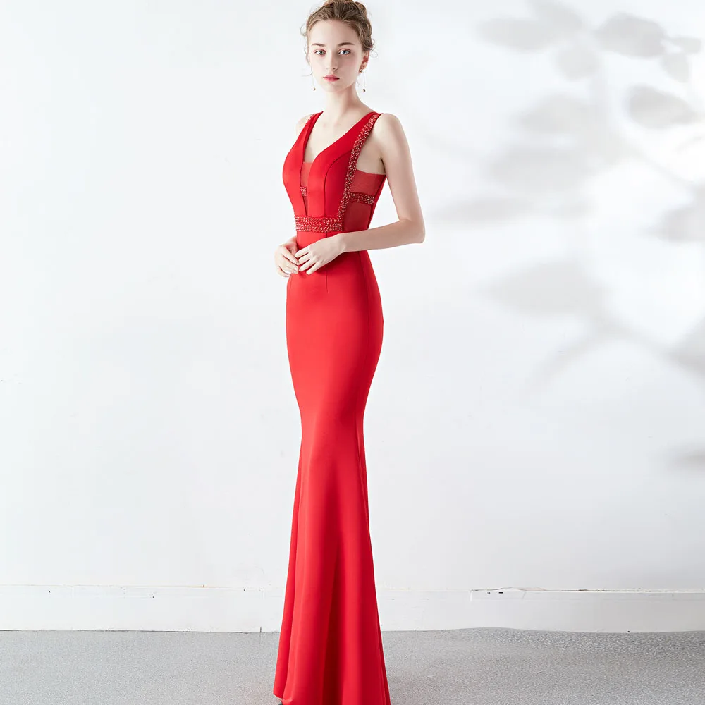 Женское платье с открытой спиной и бриллиантами летнее в пол глубоким v-образным