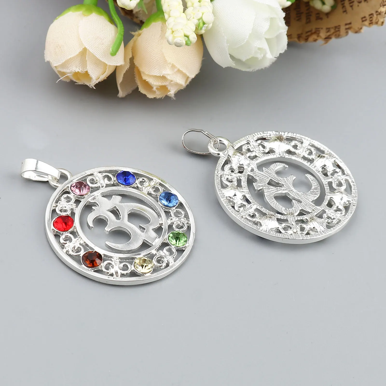 

DIY Silver Color Yoga Healing Pendants Round OM/ Aum Symbol Multicolor Rhinestone Pendants Handmade Making Necklace Jewelry,5PCs