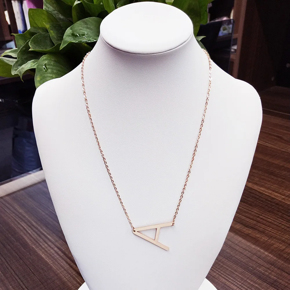 

New 2019 stainless steel pendant necklace with 26 letters of English is popular jewelry for mom and girlfriend