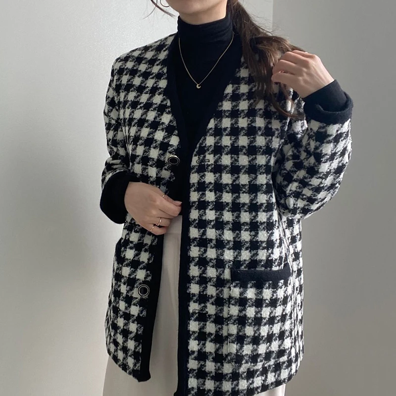 

Minimalist Patchwork Panelled Plaid Woolen Suit Coat 2021 Spring Casual Female V-Neck Long-sleeved Single Breasted