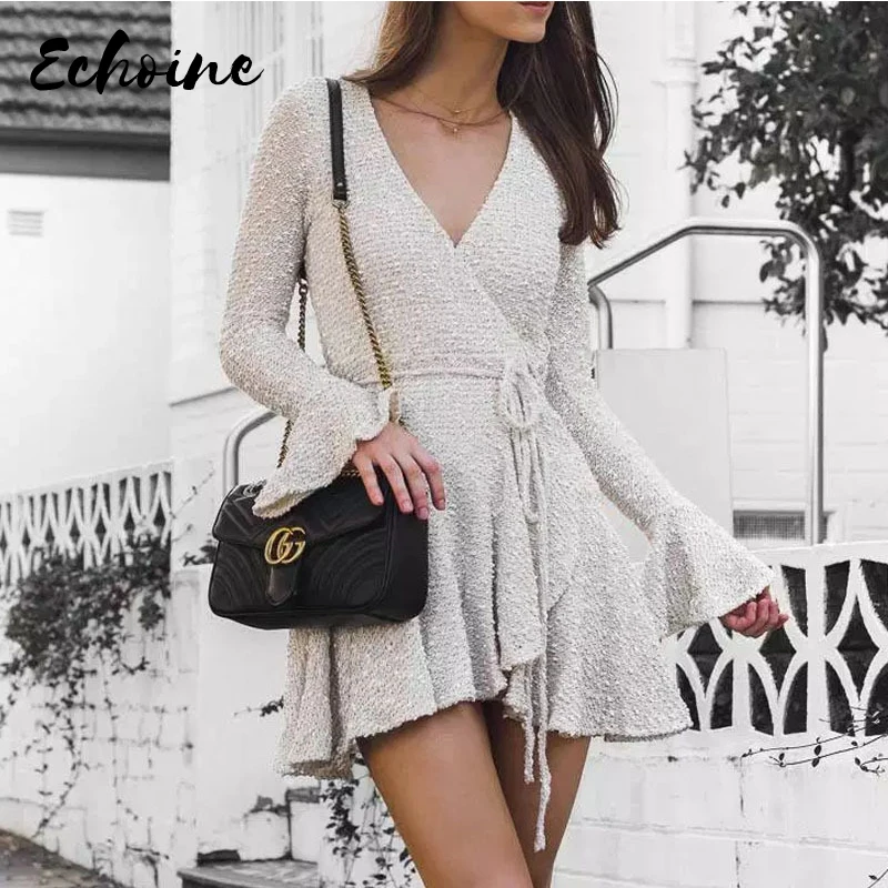 Женское Короткое платье составного кроя с V-образным вырезом и длинным рукавом |