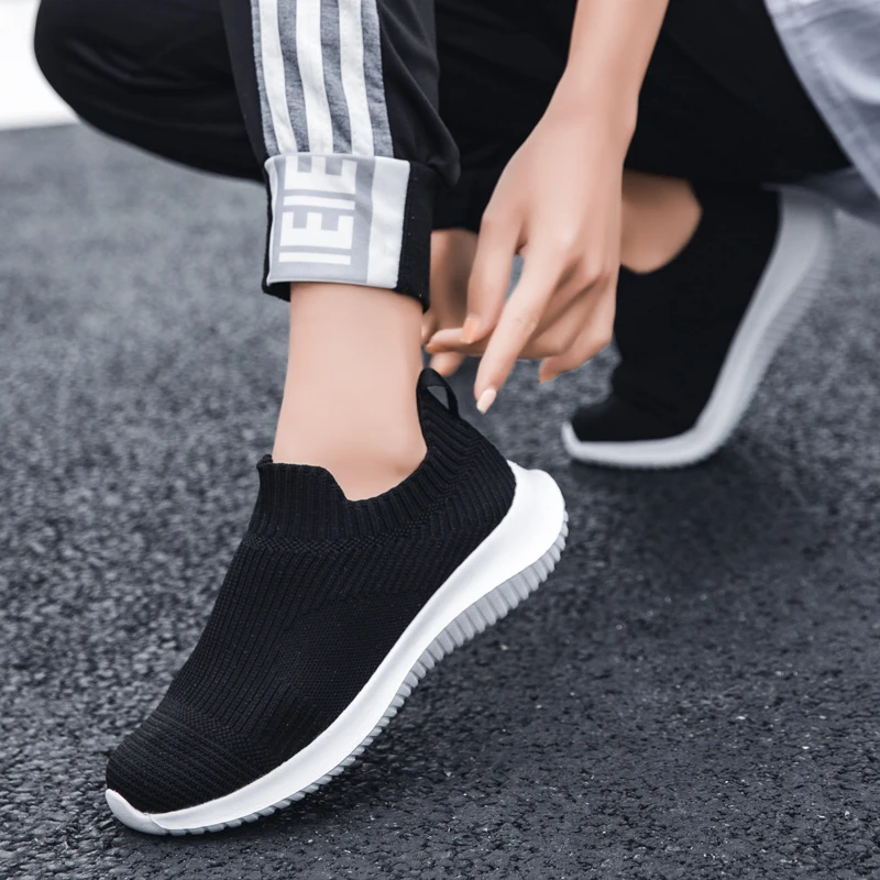 

Zapatos Casuales Comfortable Casual Shoes Men Breathable Man Fashion Sneakers Mesh Mens Slip On White For Black Sapato 2020