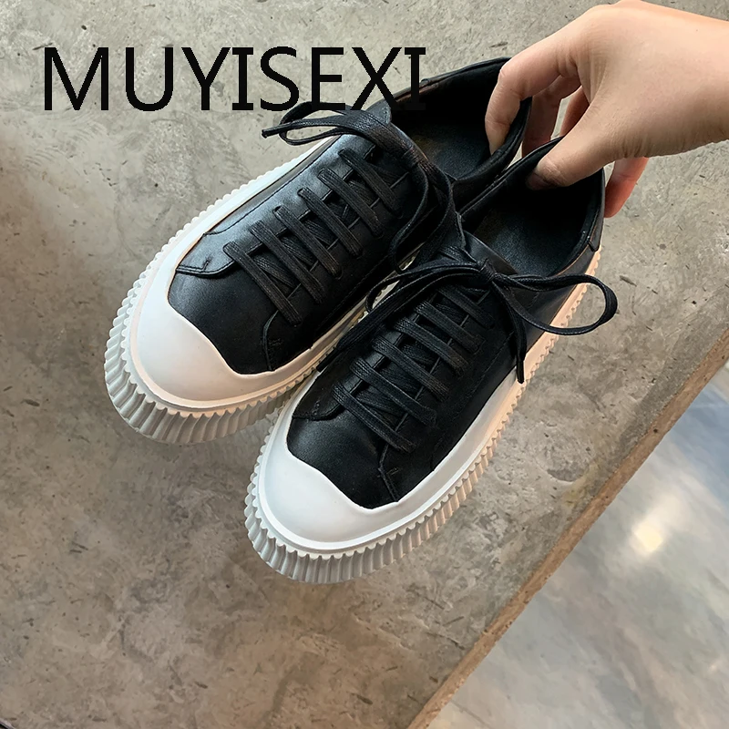 Туфли женские на плоской подошве из воловьей кожи с круглым носком