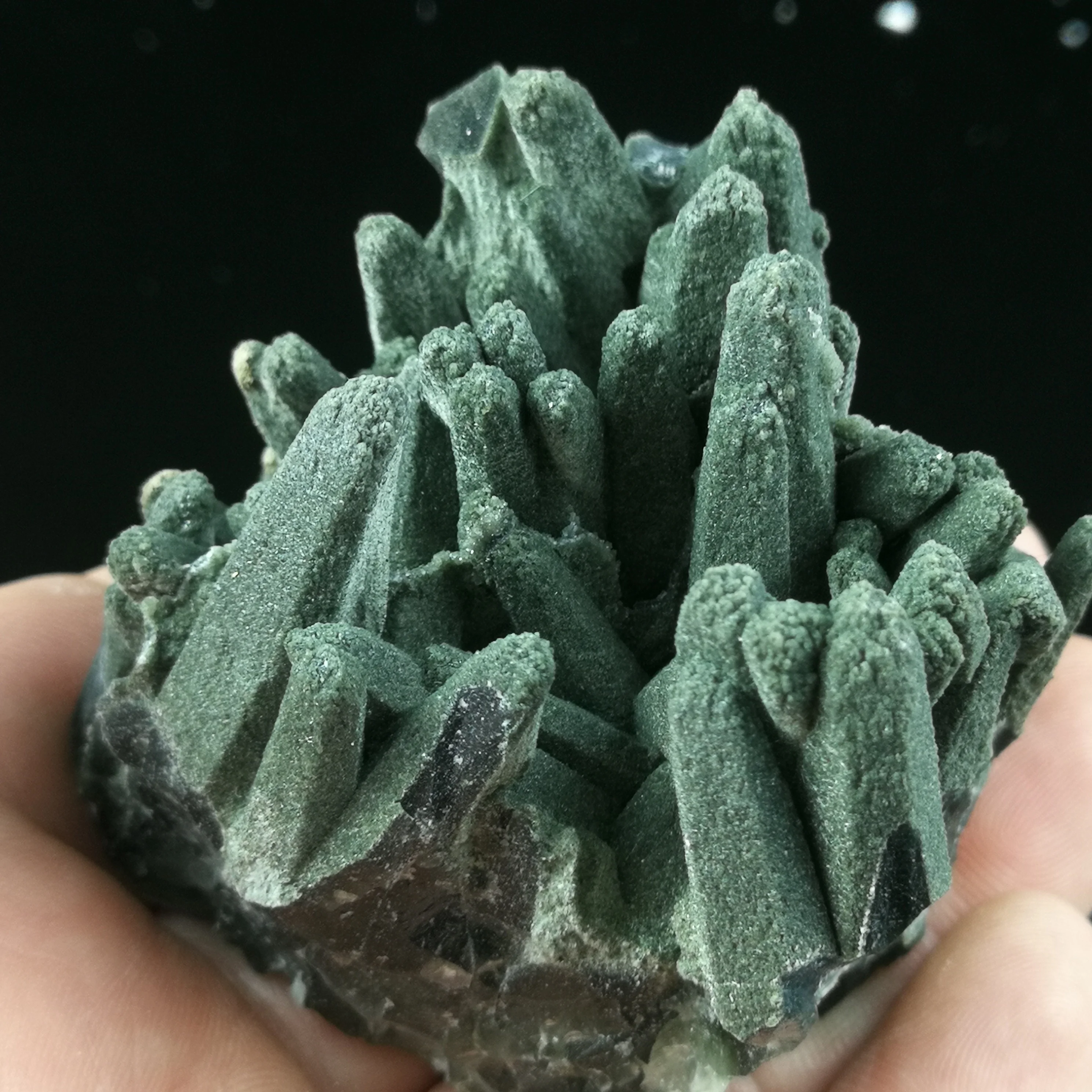 

180.0gNatural green crystal mineral specimens, home furnishings