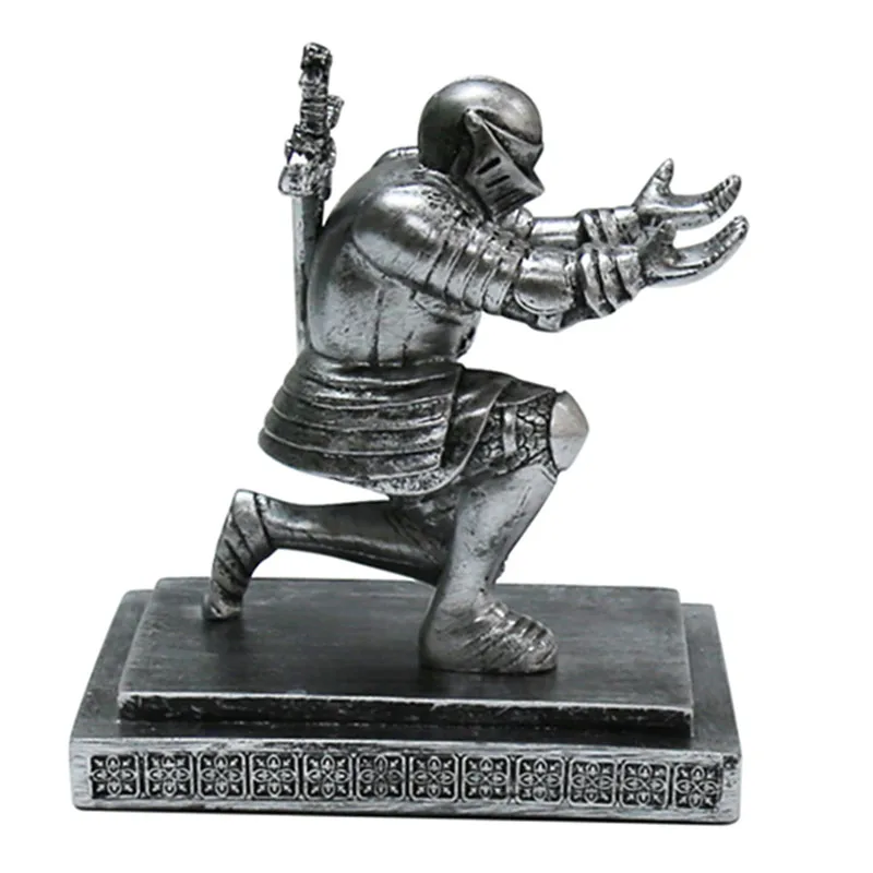 

Armor Knight Pen Holder with Sword Accessory on One Knee Position Medieval Theme Resin Decoration for Office SASI