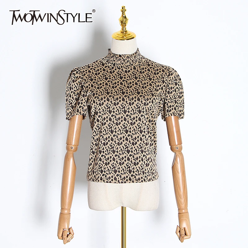 TWOTWINSTYLE повседневные леопардовые футболки для женщин со стоячим воротником