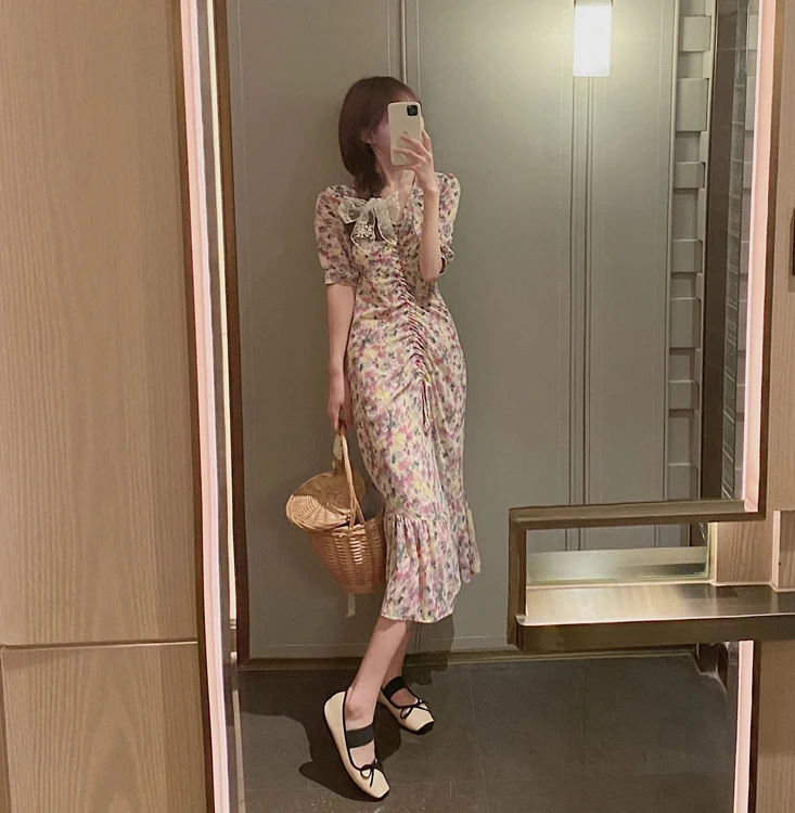 

VICONE Spring and summer French V-neck temperament pleated fishtail dress Floral Chiffon Dress