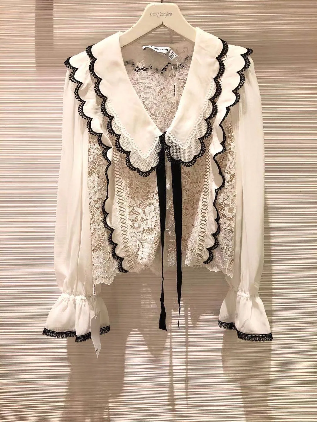

2021 spring and summer new sweet hollow lace shirt V-neck bow ruffled flared sleeve shirt