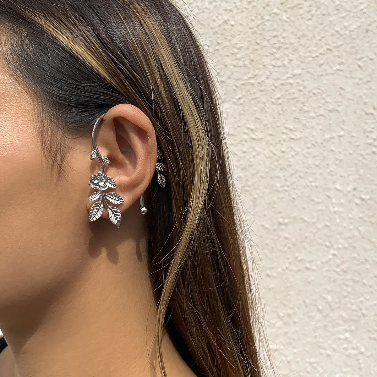 

Fashion And Innovative Leaves Rose Flower Metal Ear Clip Women's Ear Ornaments Earrings Jewelry Accessories Birthday Party Gifts