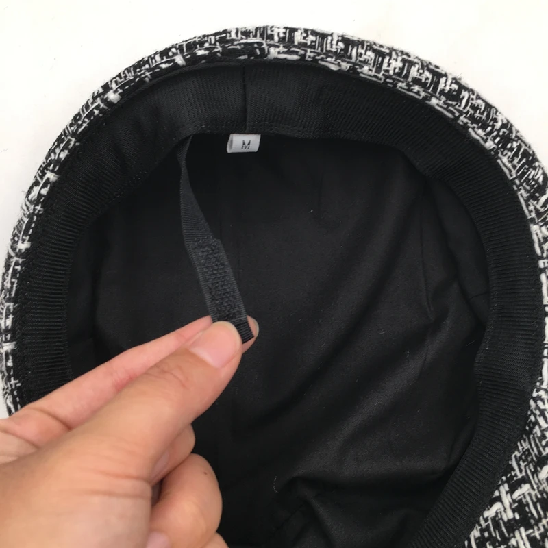 Шапка вязаная шапка светская женская новая зимняя черная и белая маленькая милая