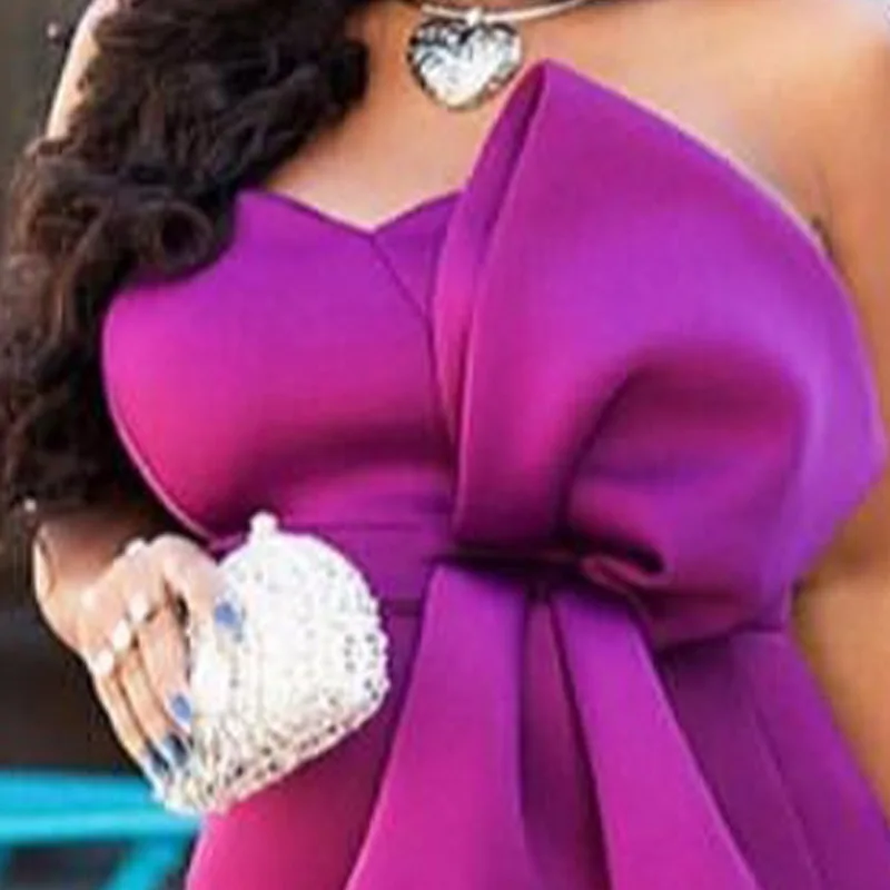 Женское платье с открытыми плечами однотонное черное или красное без рукавов