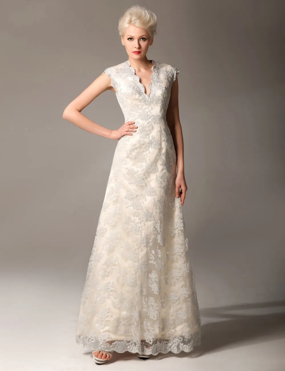 

Женское платье-трапеция с длинным рукавом и V-образным вырезом