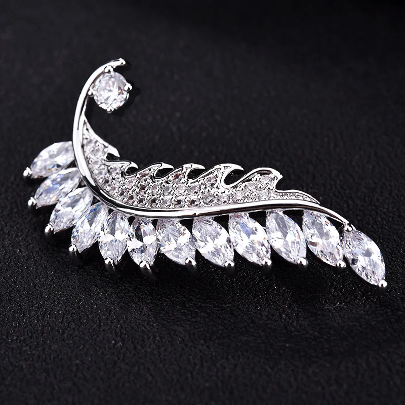 

Fine Inlaid Zircon Leaf Brooch High Quality Fashion Clothing Decoration
