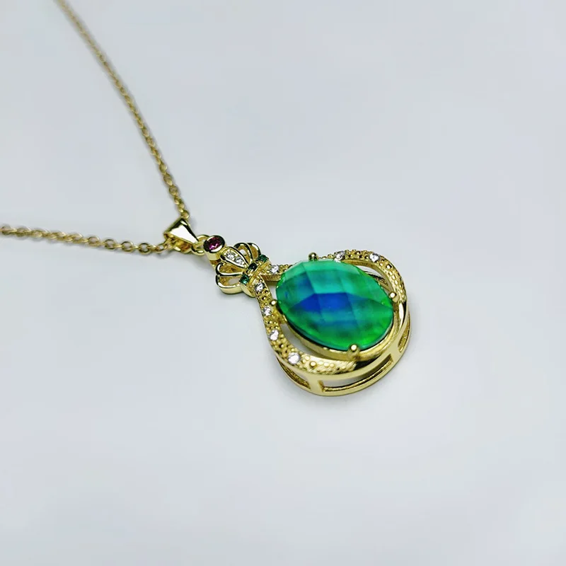 

Unique temperature Necklace Changing color Oval Pendant Crown ornament for Girls For Friends Party Gift Free shipping