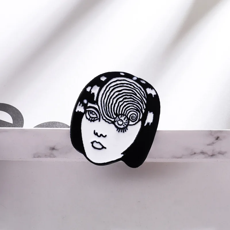 Значки с героями мультфильмов Миа Уоллес Броши для женщин фильм персонажа Tomie булавки ювелирные изделия лацкан булавка эмаль значки на рюкзак сумка аксессуары