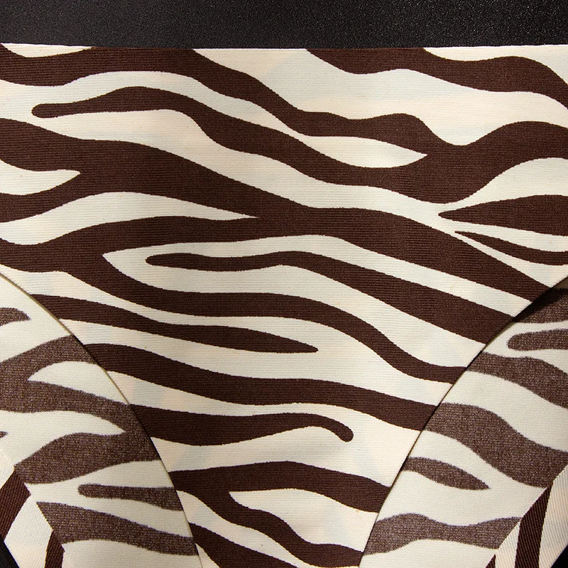 Качественные шелковые сексуальные женские стринги с леопардовым принтом и