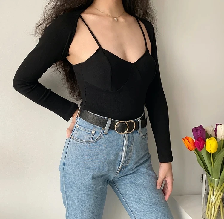 Вязаный укороченный топ кардиган на тонких бретельках комплект из двух