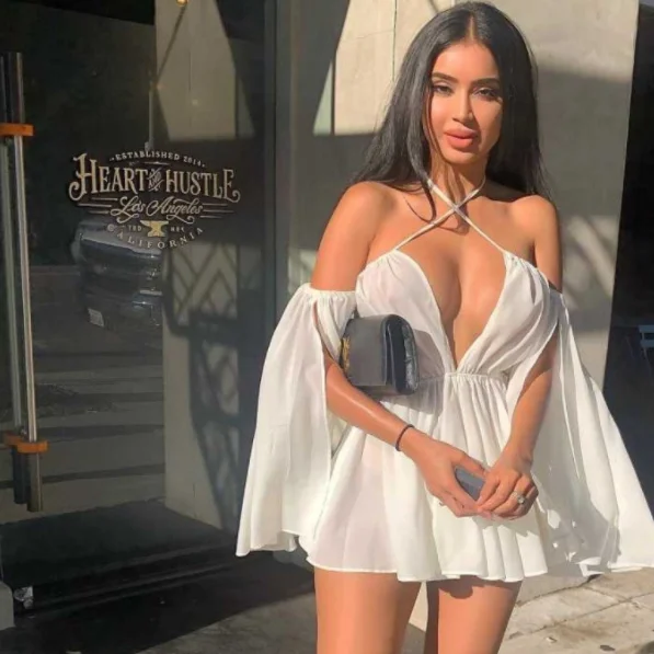 Женское мини платье с перекрещивающимися сзади эластичными бретельками летнее