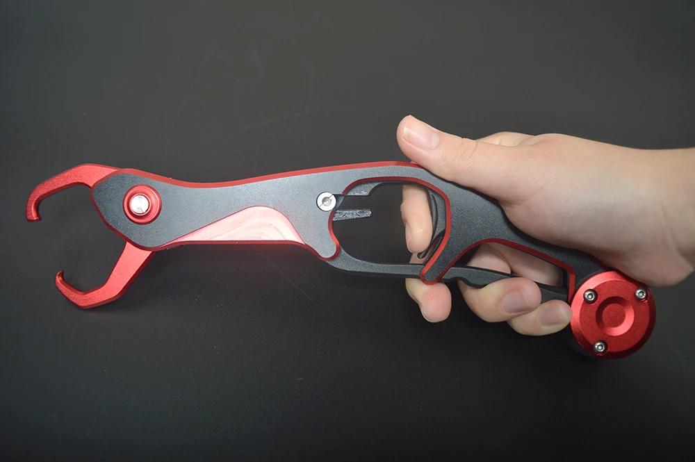 

New Style Aluminium Fishing Lip Grip Fish Controller Hook Remove Fishing Tackle Tool Gripper 25cm 145g with 6 colors available