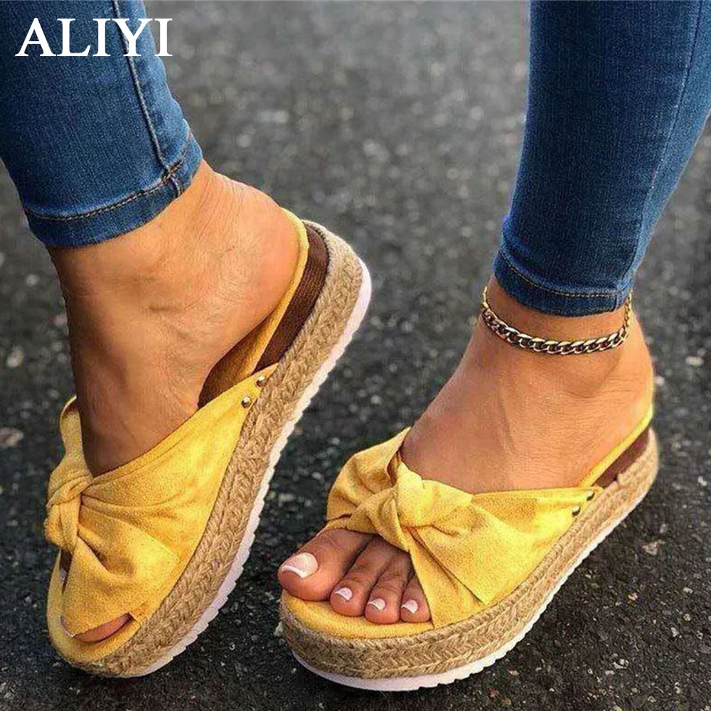 

Симпатичные тапочки с бантом для женщин, Новинка лета 2021, женская обувь большого размера с открытым носком на платформе, удобные домашние ул...