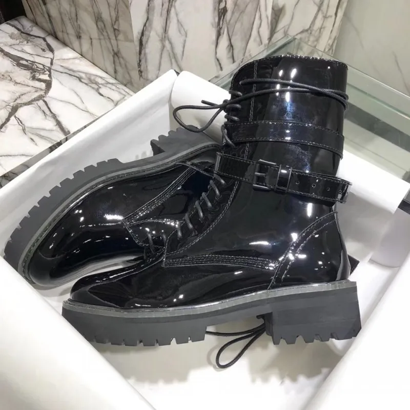 Женские ботильоны в стиле милитари из натуральной кожи на шнуровке с высоким