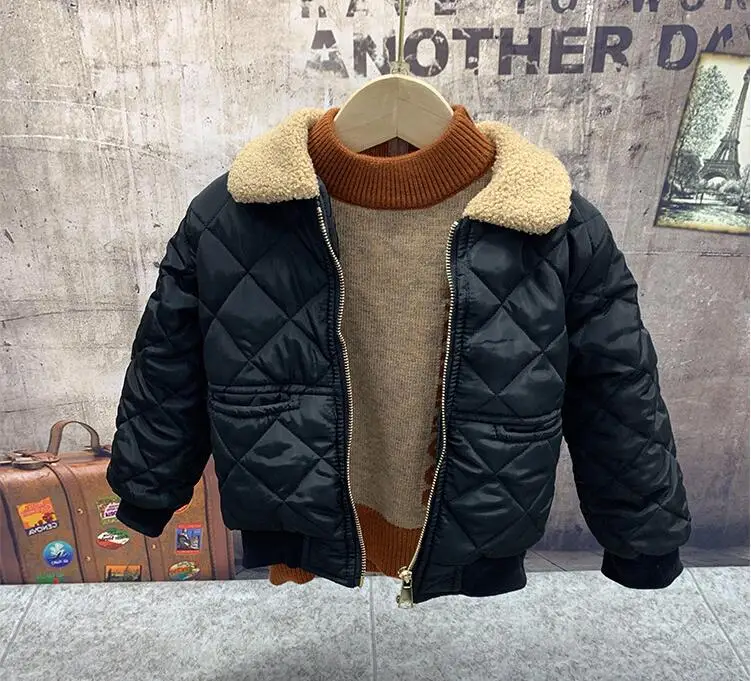 Пальто осенне-зимнее теплое вязаный свитер и утепленные джинсы для маленьких