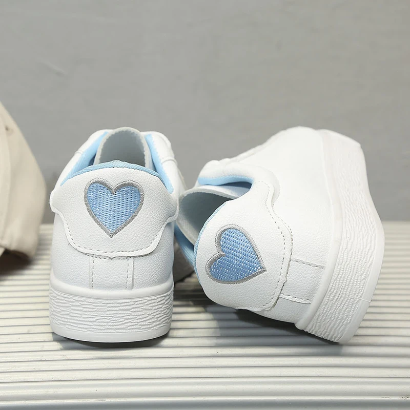 

2020 Women Sneakers Fashion Breathble Vulcanized Shoes Pu Leather Platform Lace Up Casual White Embroidered Heart Shoes U13-65